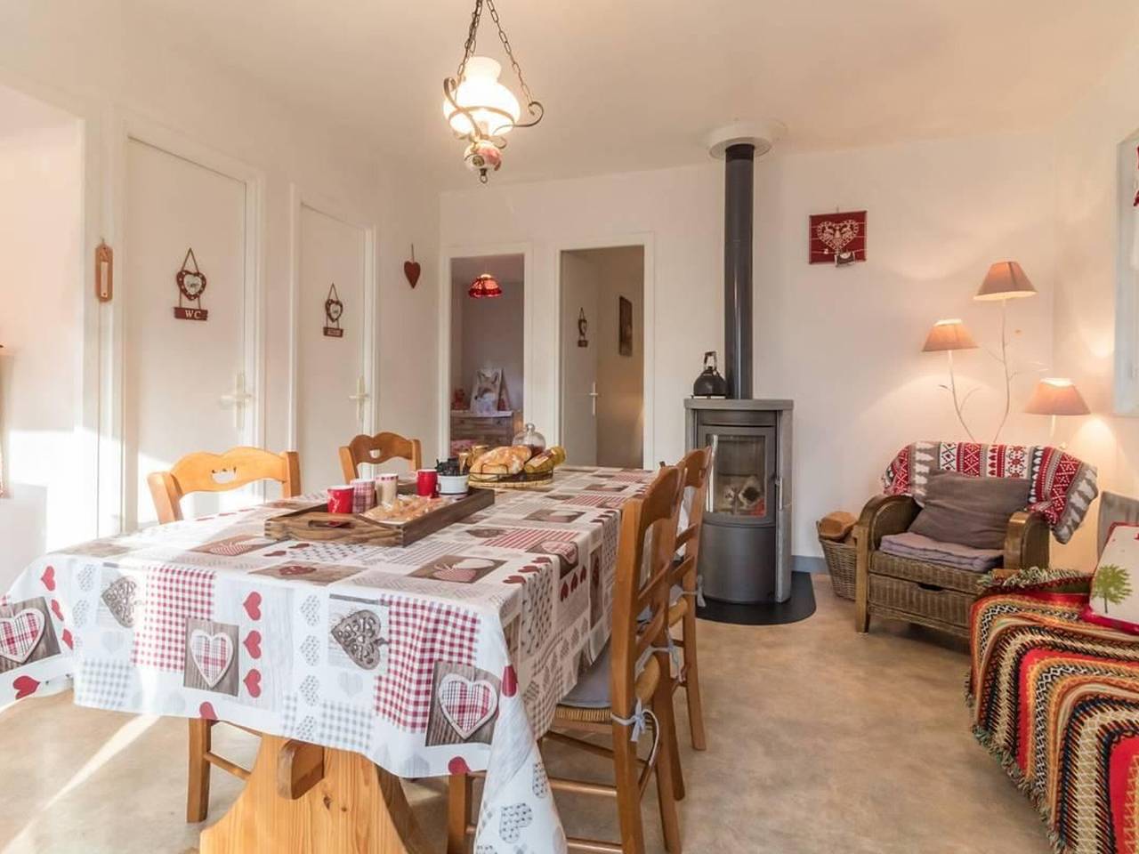 Forest chalet in Morvan: relaxation, kids, pets welcome in Champeau-en-Morvan, Montbard region