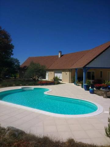 Location de vacances pour 6 personnes, avec piscine et jardin dans Cascade d'Autoire