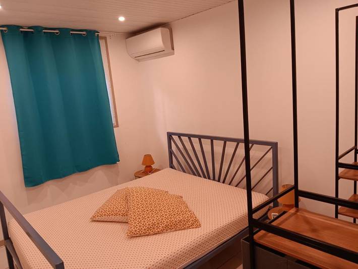 Appartement de vacances pour 4 personnes, avec piscine et balcon, adapté aux familles