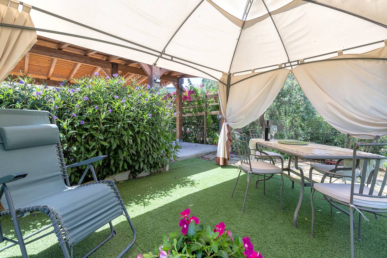 Zimmer 'Mirto' mit gemeinsamer Terrasse, Wlan und Klimaanlage in Santa Maria Coghinas, Sassari Provinz