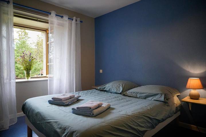 Hôtel pour 2 personnes, avec terrasse ainsi que jardin et vue, animaux acceptés à Saint-Alban-sur-Limagnole - 2