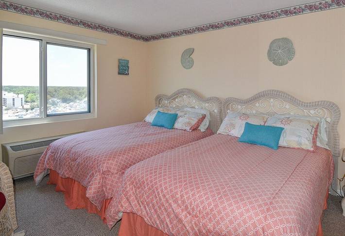 Beach rental for 8 people, with balcony in Virginia Beach