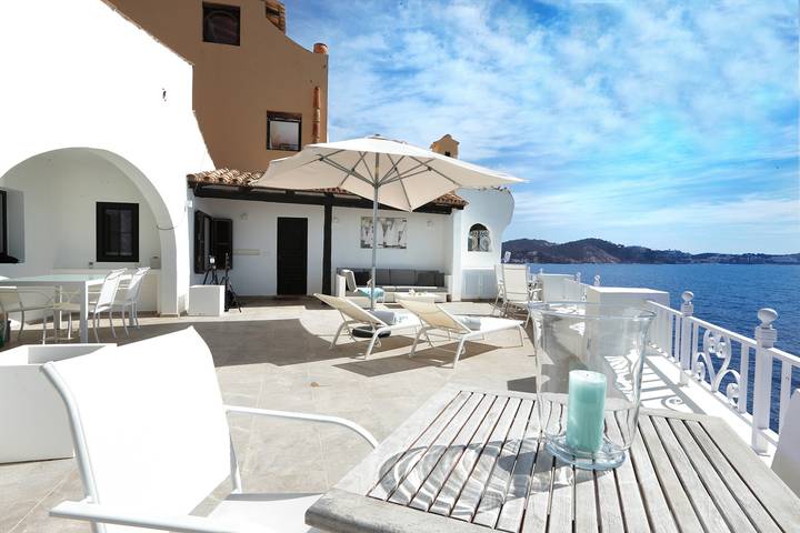 Entire apartment, Holiday apartment for 4 people with terrace in Cala Fornells, Calvià
