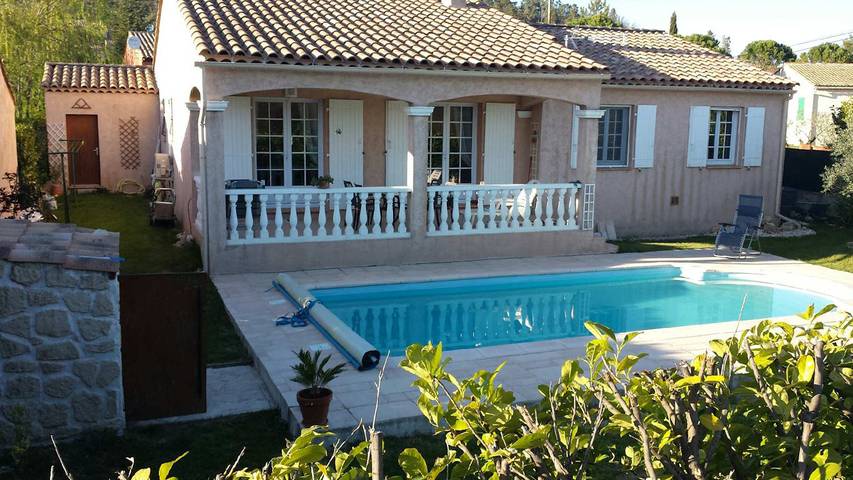 Villa pour 4 personnes, avec terrasse et piscine
