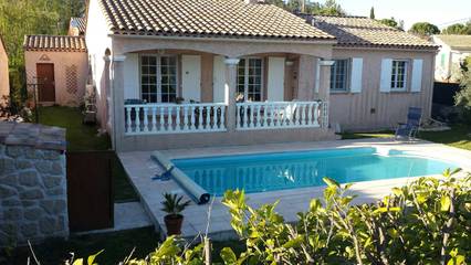 Cottage pour 4 personnes, avec terrasse et piscine à Forcalqueiret
