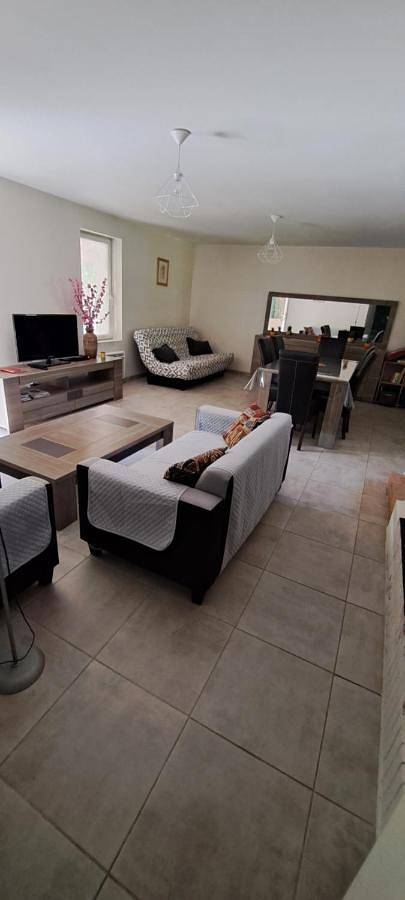 Location de vacances pour 6 personnes, avec jardin à Sainte-Gemme-Martaillac