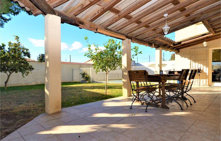 Location de vacances pour 6 personnes, avec terrasse et piscine à Vauvert - 4