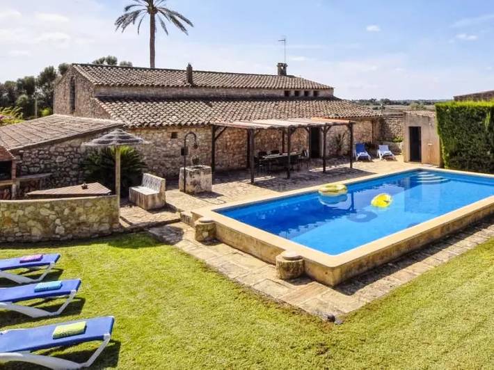 Casa de vacaciones para 8 personas, con balcón y piscina en Villafranca de Bonany
