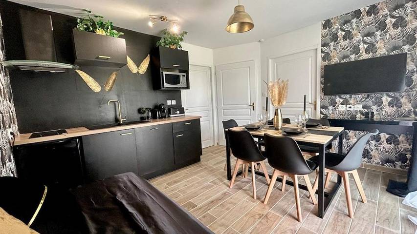 Gîte pour 6 personnes, avec Terrasse et Jardin ainsi que Piscine et Vue à Chaveignes