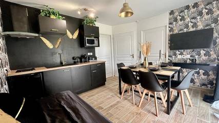 Gîte pour 6 personnes, avec piscine et jardin ainsi que vue et terrasse, animaux acceptés à Chaveignes