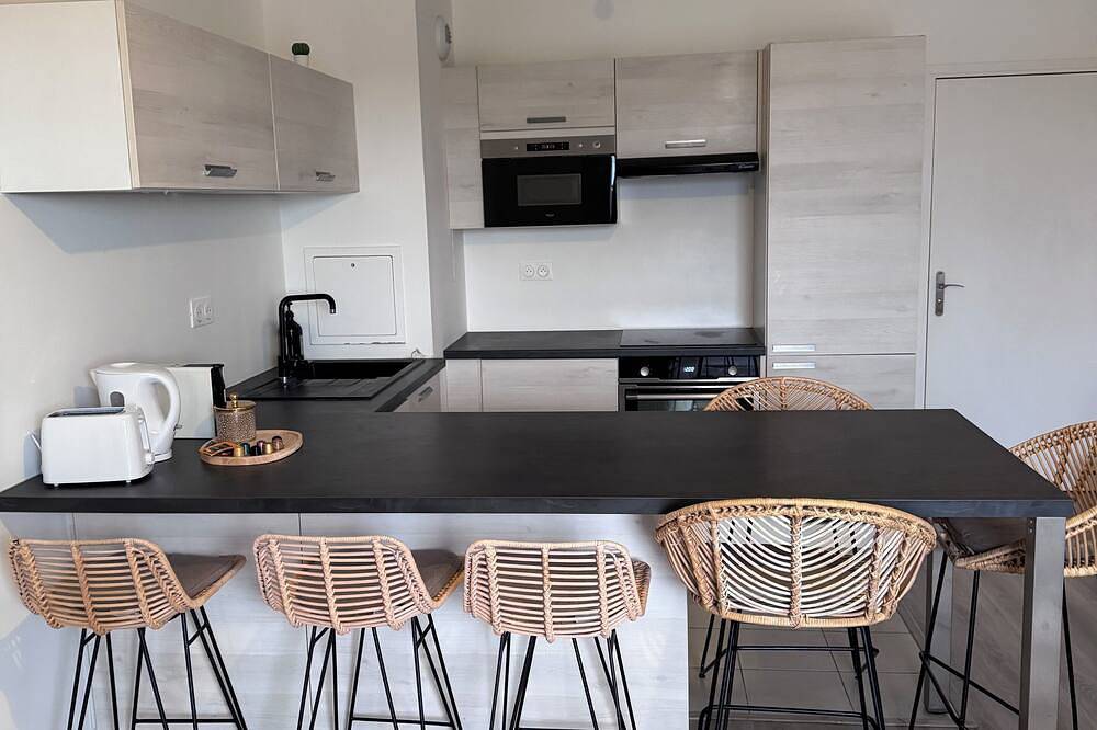 Entire apartment, T2 apartment with private parking in Maurepas, Yvelines