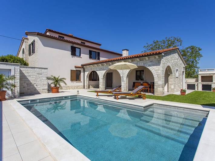 Ferienhaus für 4 Personen, mit Garten und Pool sowie Terrasse - 1