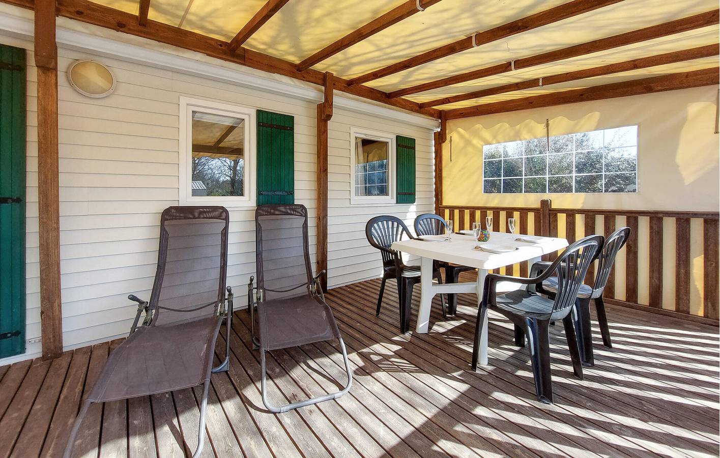 Acogedora casa móvil con piscina, jardín y WiFi, a 2,5 km de Plage de Beaumer in Carnac, Côte des Mégalithes