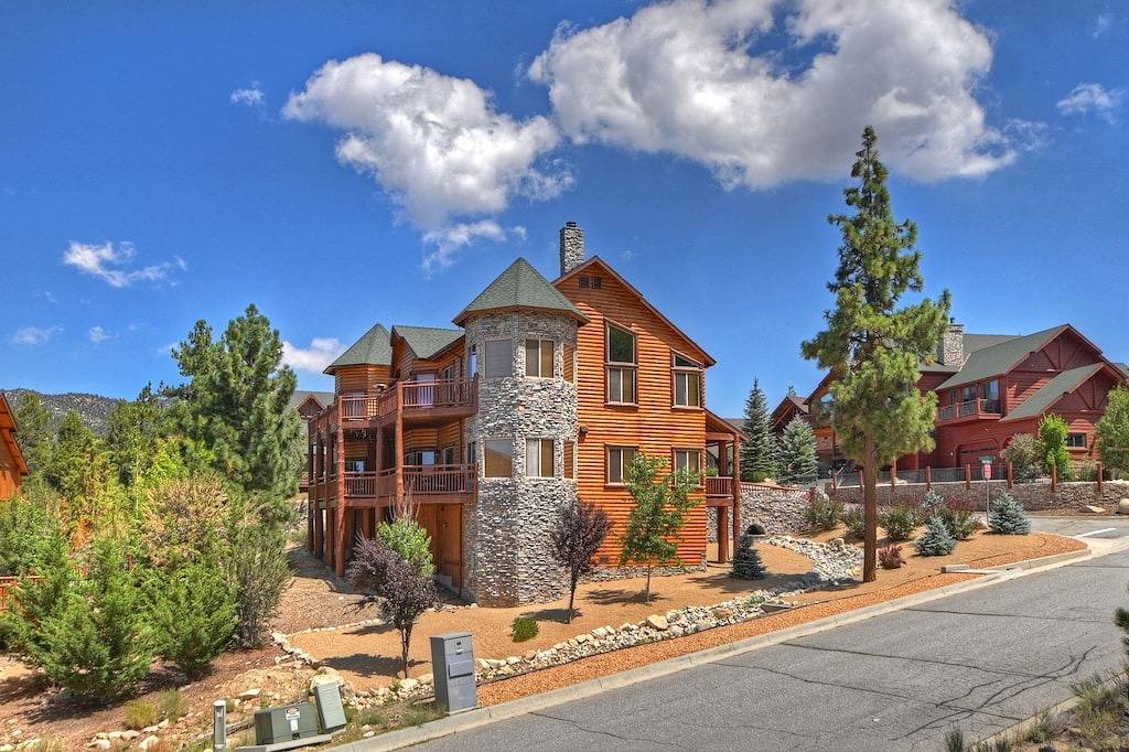 Windsong Retreat: Luxuriös! Panoramablick! Whirlpool! Internet! Master-Suite! Game Table! in Big Bear Lake, San Bernardino County