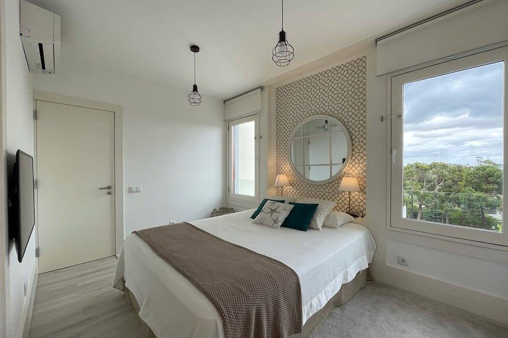 Apartamento inteiro, Lindo apartamento de cobertura com terraço - 4 minutos a pé da praia in Praia Tróia Mar, Carvalhal