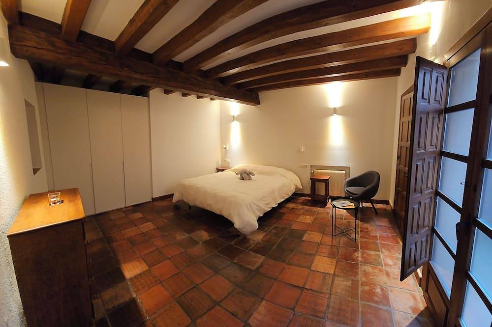 Entire apartment, Ground Floor. House, apartment of 100 m. in the center of Pedraza, without stairs in Pedraza, Segovia Province