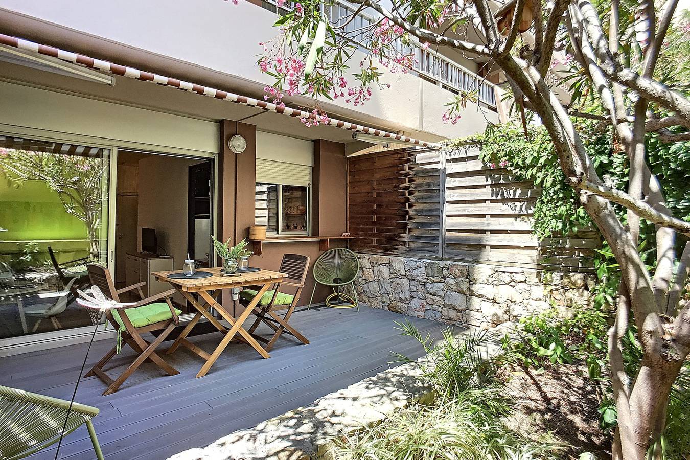Monolocale intero, Monolocale per 2 persone con terrazza in Antibes, Cannes e dintorni