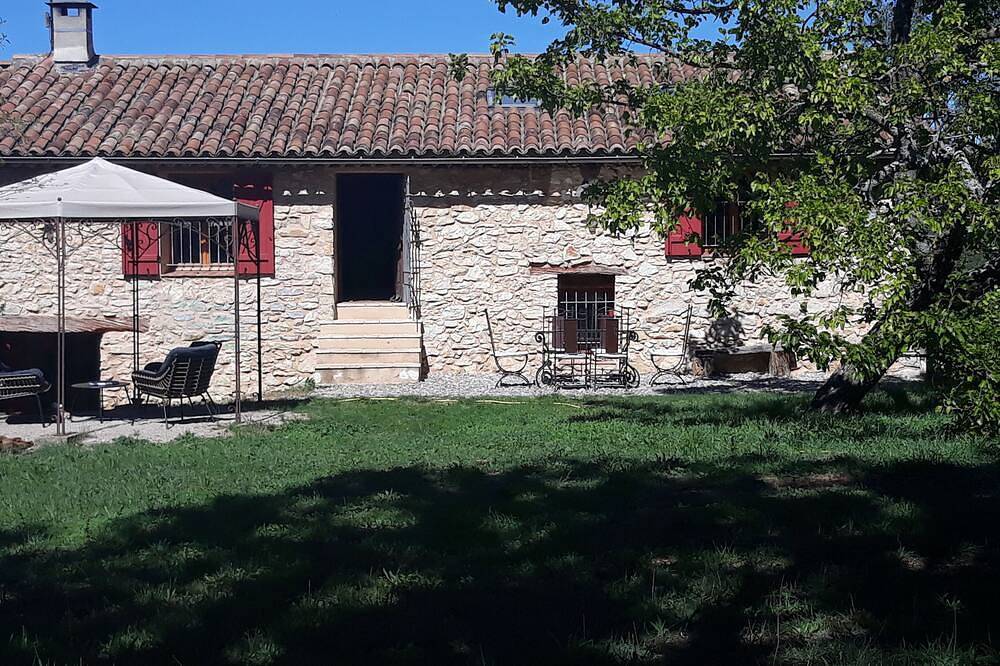 Maison bastide provencal,au calme,jardin, prés du verdon(Haut Var) in Saint-Julien, Région de Brignoles