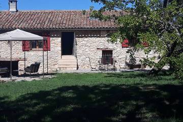Gîte pour 6 personnes, avec jardin à Saint-Julien