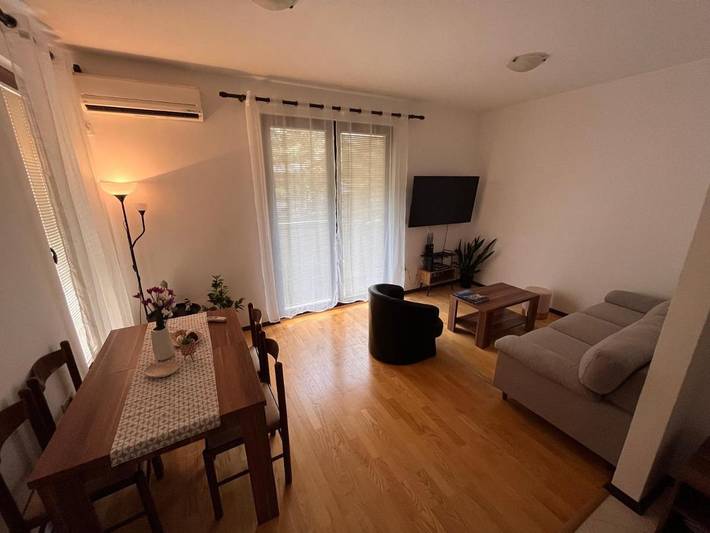 Ferienwohnung für 3 Personen, mit Terrasse in Budva