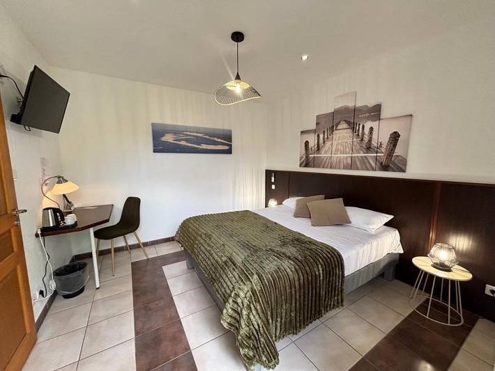 Hôtel pour 4 personnes, avec jardin et piscine, animaux acceptés