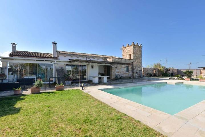 Gästehaus für 5 Personen, mit Terrasse und Garten sowie Pool und Ausblick in Surbo