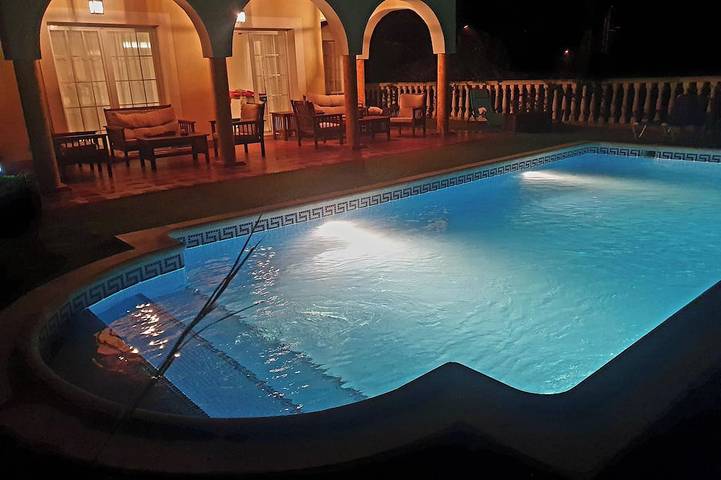 Villa pour 9 personnes, avec jardin à Olivella