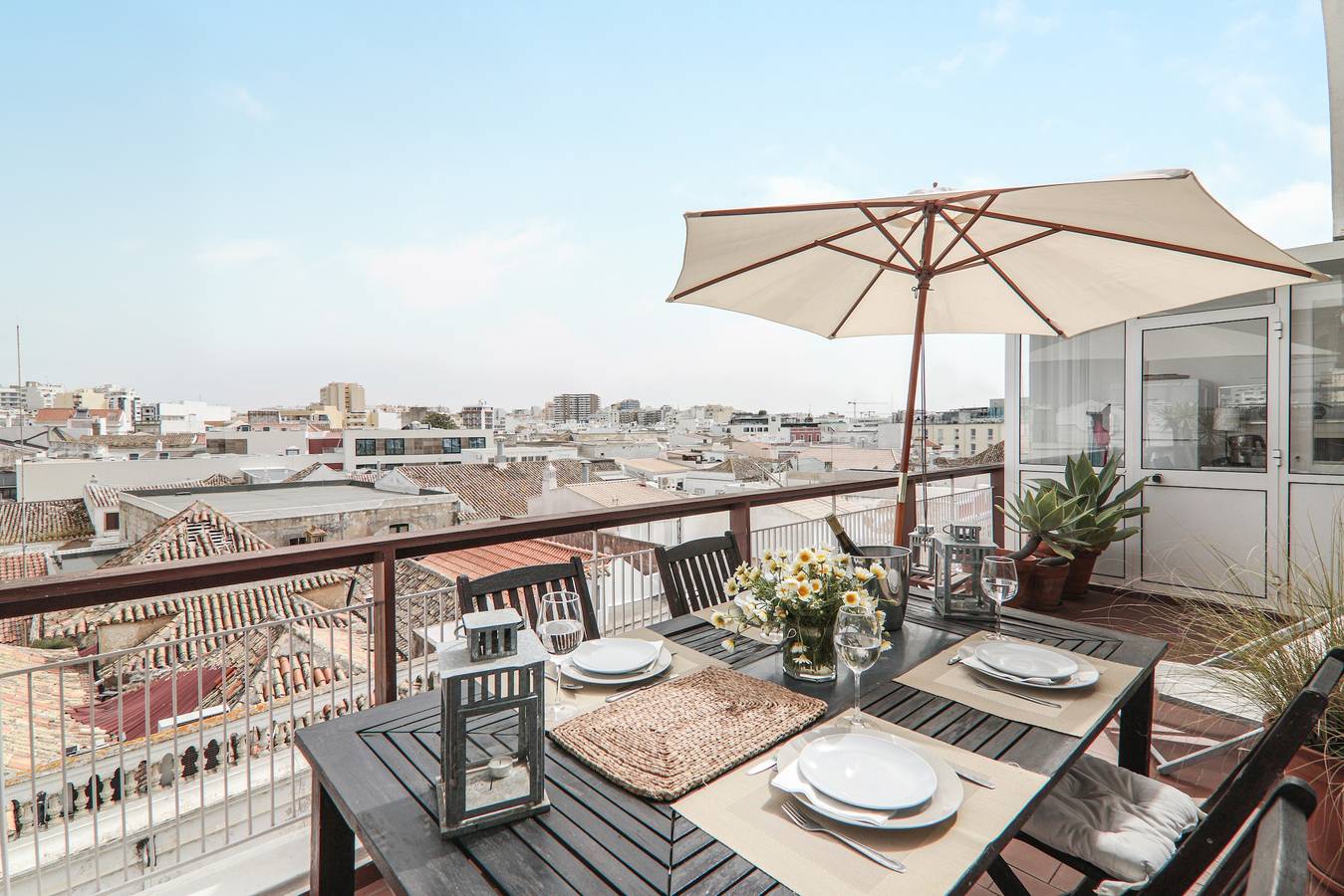 Appartement entier, Appartement « Panoramic Faro » avec vue sur la mer, Wi-Fi et climatisation in São Pedro, Faro