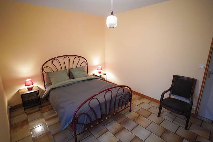 Gîte pour 2 personnes, avec jardin et terrasse dans Treigny-Perreuse-Sainte-Colombe - 2