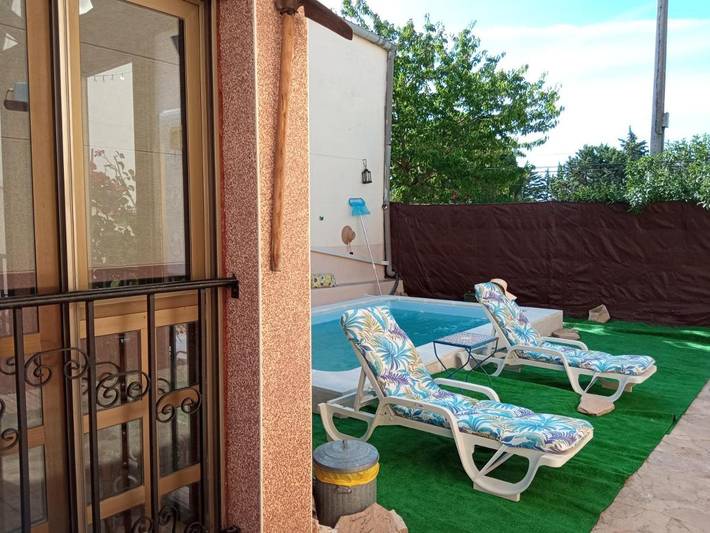 Casa rural para 14 personas, con jardín además de vistas y piscina en Villar de Olalla