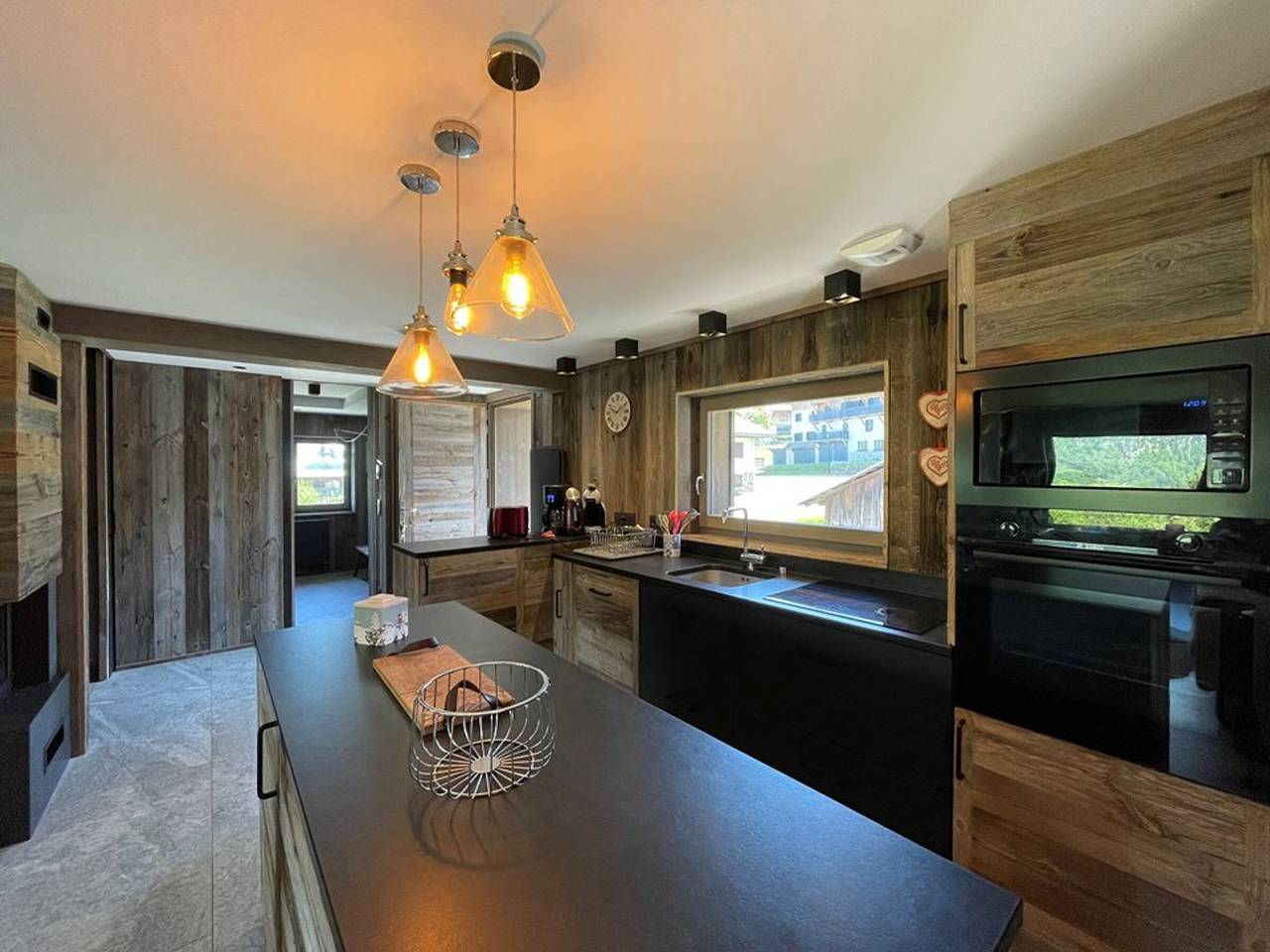 Dúplex para 11 personas en el centro del pueblo con wifi, chimenea y comodidades modernas in Crest-Voland, Albertville region