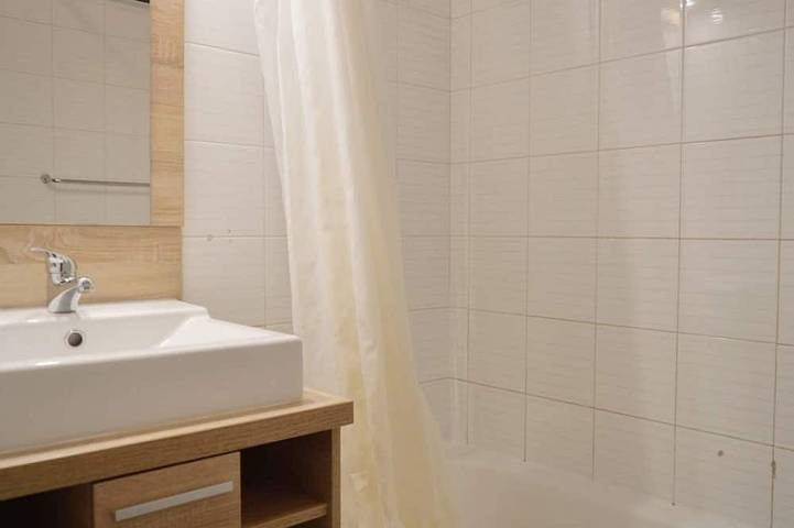 Ganze Wohnung, 2-Zi.-Wohnung mit Pool & Fitnessraum, 400m zum Strand, Parkplatz, Terrasse, Golfe-Juan in Golfe-Juan, Vallauris