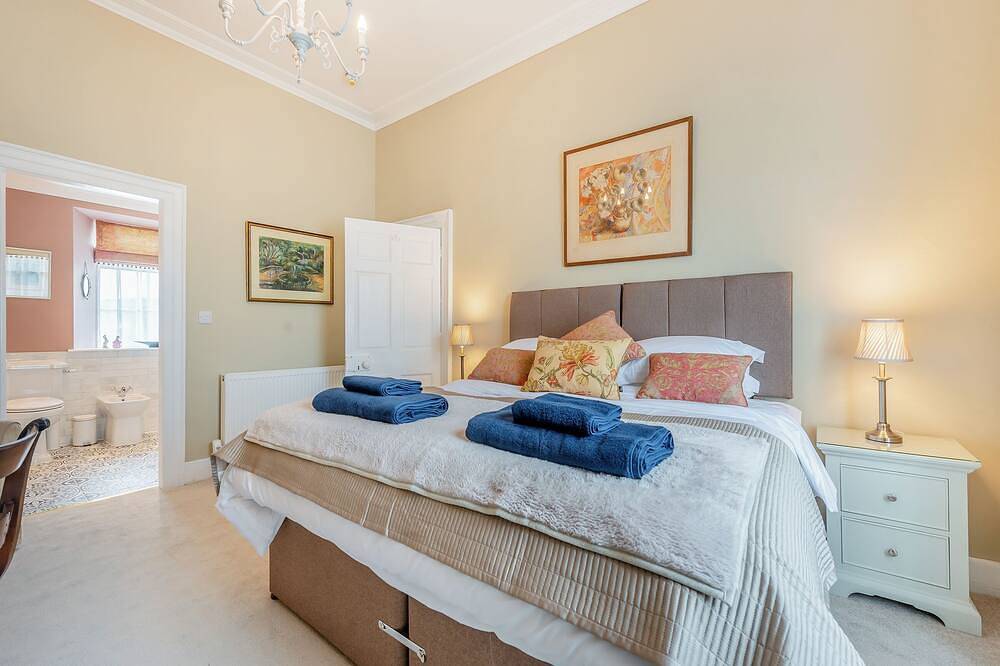7 bedroom accommodation in Pembroke in Pembroke, Pembrokeshire
