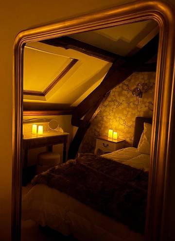 Location de vacances pour 2 personnes, avec terrasse et jacuzzi à Épône