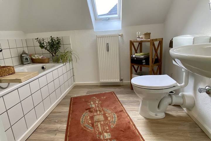 Ganze Wohnung, Blick ins Ruhrgebiet - liebevoll eingerichtete Dachgeschosswohnung in Bochum, Ruhrgebiet