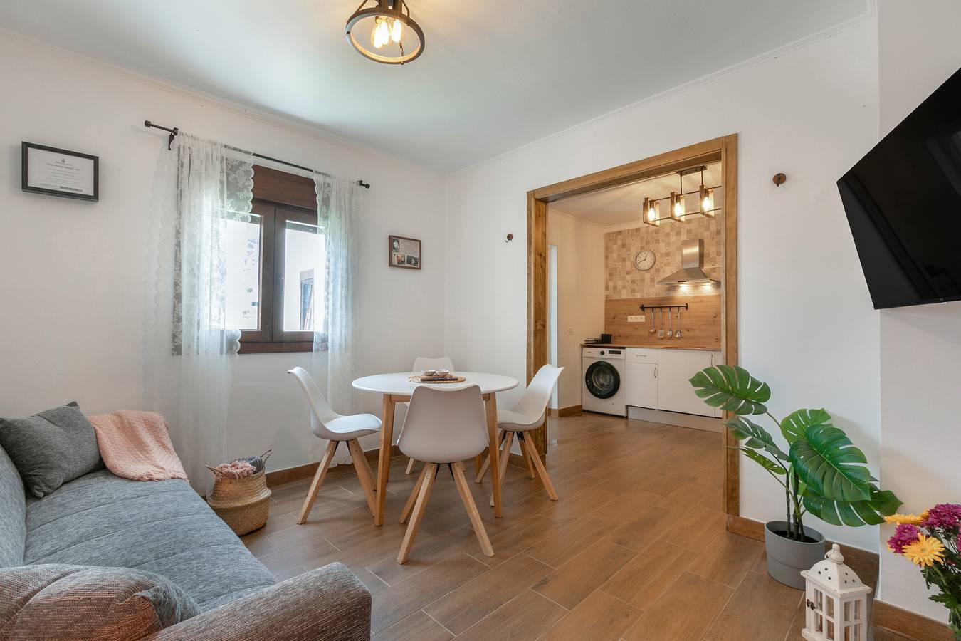 Apartamento entero, Vacaciones 'El Hogar De Ireneo A' con vistas al mar, terraza privada y Wi-Fi in El Riego, Güímar