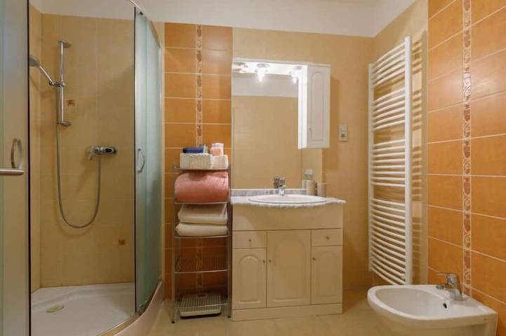 Ganze Wohnung, Rosalia in Balatonőszöd, Plattensee Südufer