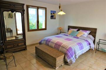 Chambre d’hôte pour 2 personnes, avec jardin ainsi que vue et piscine à Fréjus