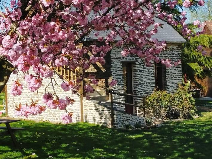 Maison de campagne pour 3 personnes, avec jardin et vue, animaux acceptés à Ménil-Hubert-sur-Orne