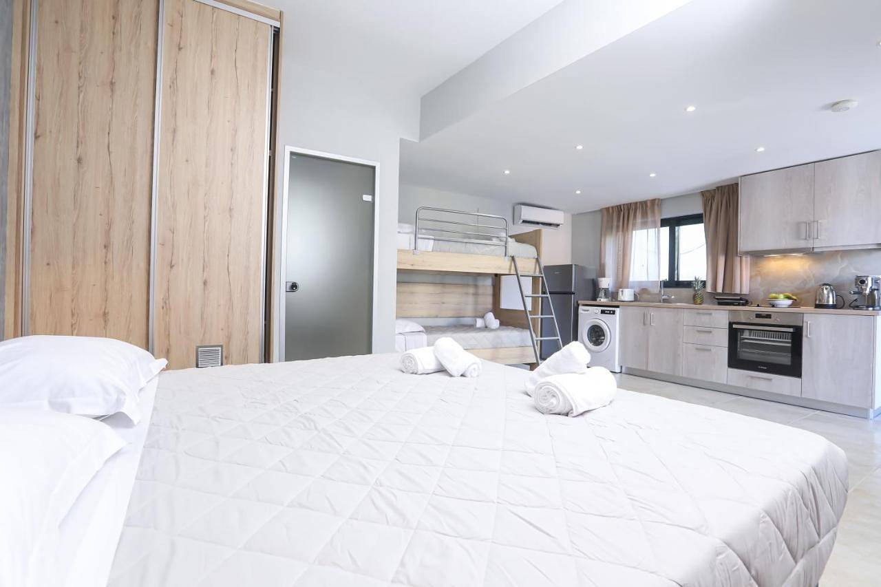 Corfu Studios & Apartments in Benitses, Corfu, Corfou