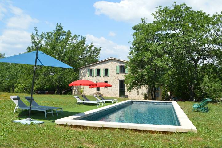 Gîte pour 10 personnes, avec piscine, animaux acceptés à Saint-Paul-en-Forêt