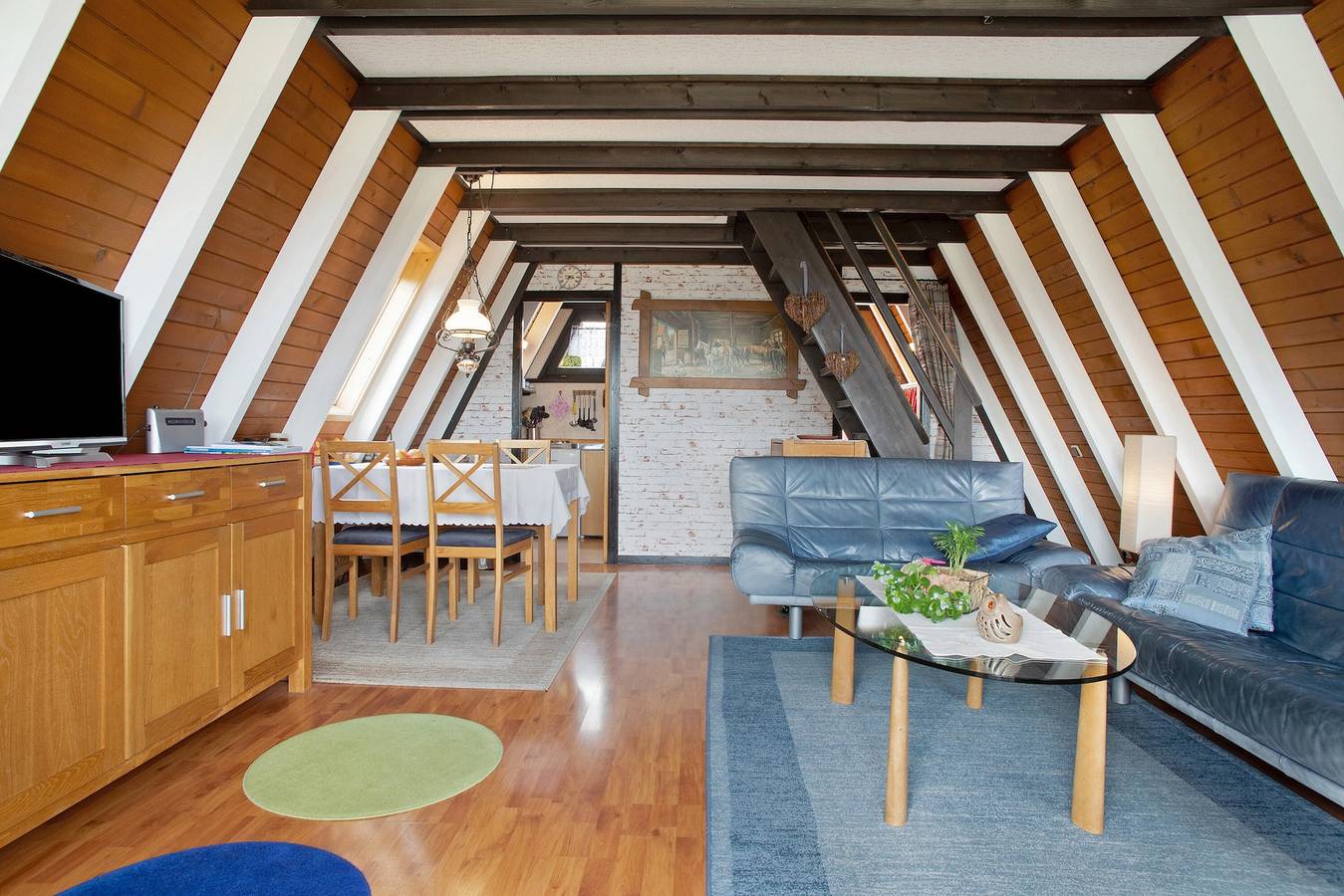 Ferienhaus 'Nurdach-Haus (Typ 7)' mit privater Terrasse, privatem Garten und Wi-Fi in Immenstaad am Bodensee, Region Bodensee-Oberschwaben