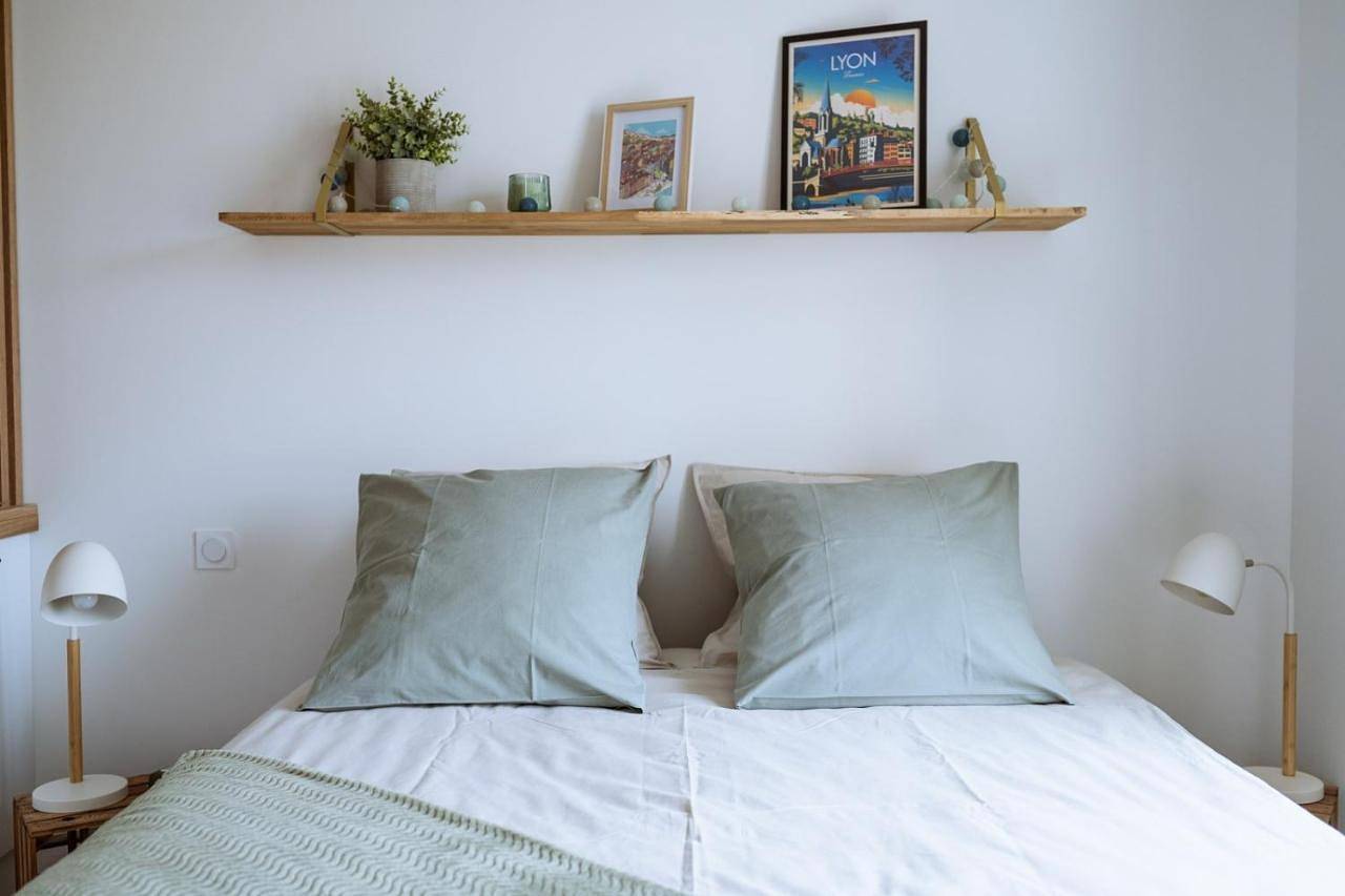 Appartement entier, Superbe studio rénové proche Métro avec garage in Oullins, Lyon et ses environs