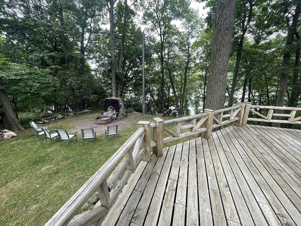 Ski Pine Knob! Ice skating on Walters lake! Indoor fireplace! Wifi! Pool Table! in Oakland County