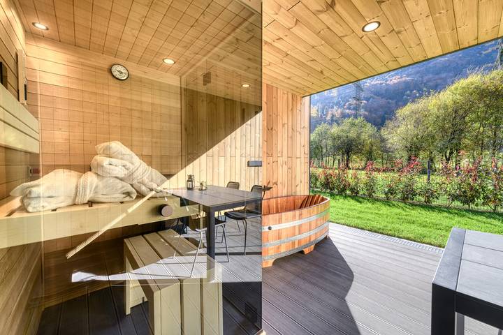 Ferienhaus für 4 Personen, mit Whirlpool und Terrasse sowie Garten und Sauna