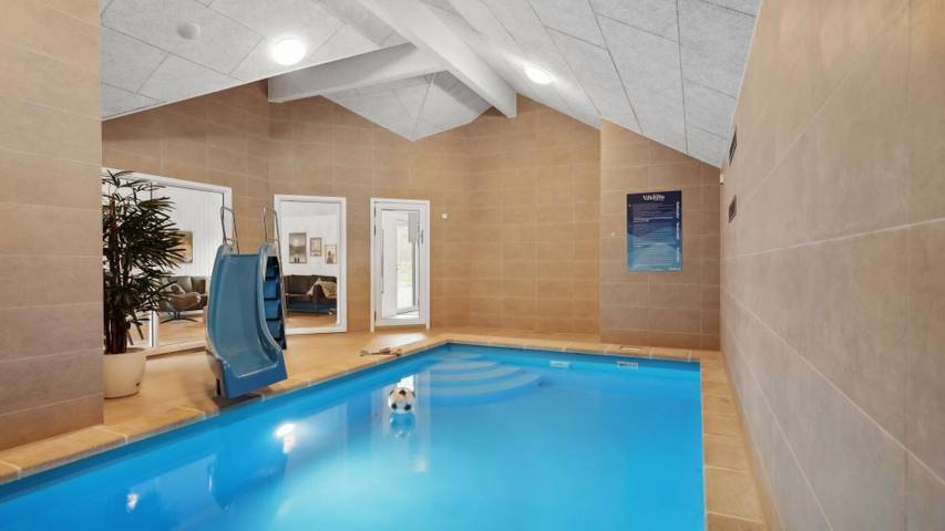 Ferienhaus für 20 Personen, mit Terrasse und Garten sowie Sauna in Henne Strand