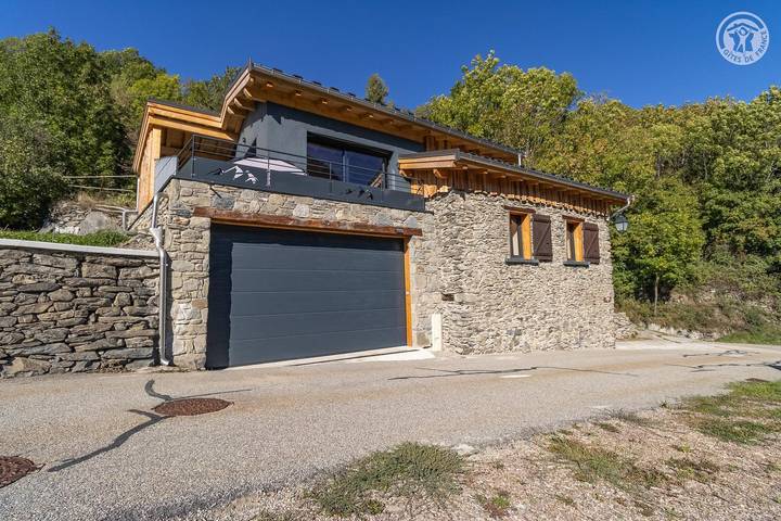 Gîte pour 5 personnes, avec Terrasse et Jacuzzi