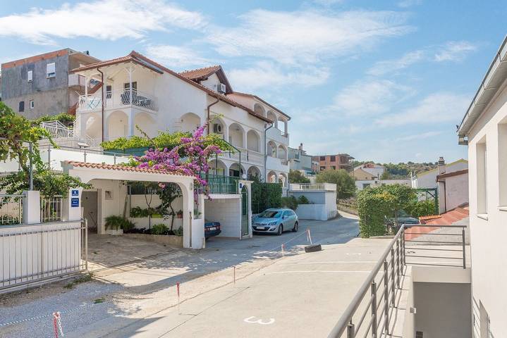 Ganze Wohnung, Ferienwohnung Buljan A2 mit Meerblick  in Mastrinka, Ciovo