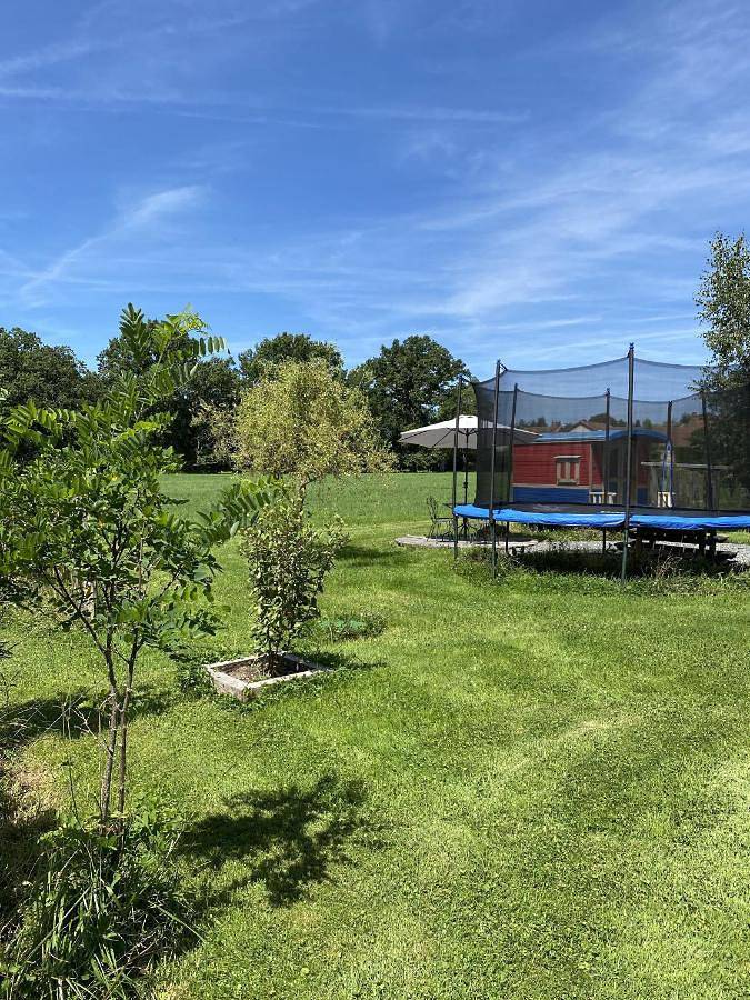 Gîte pour 4 personnes, avec Terrasse ainsi que Jardin et Piscine à Saint-Pardoux (Puy-de-Dôme) - 3