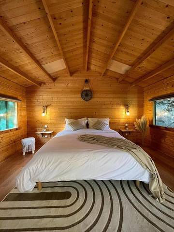 Chambre d’hôte pour 2 personnes, avec vue sur le lac ainsi que vue et jardin à Saint-Arcons-d'Allier
